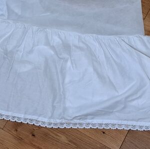 Laura Ashley White Crochet Trim Bedskirt Twin 100% Cotton